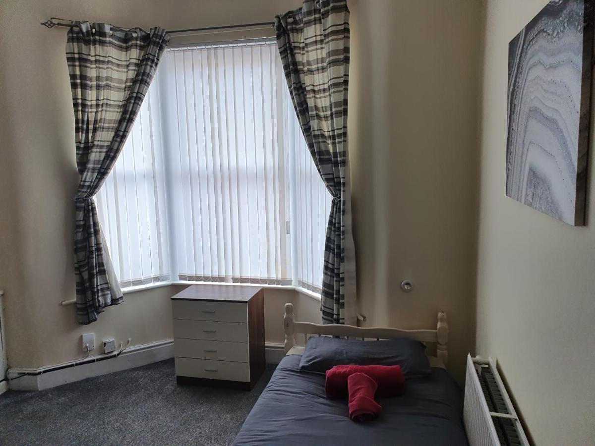 12 Person 6 Bedroom Self Catering House Liverpool Kültér fotó