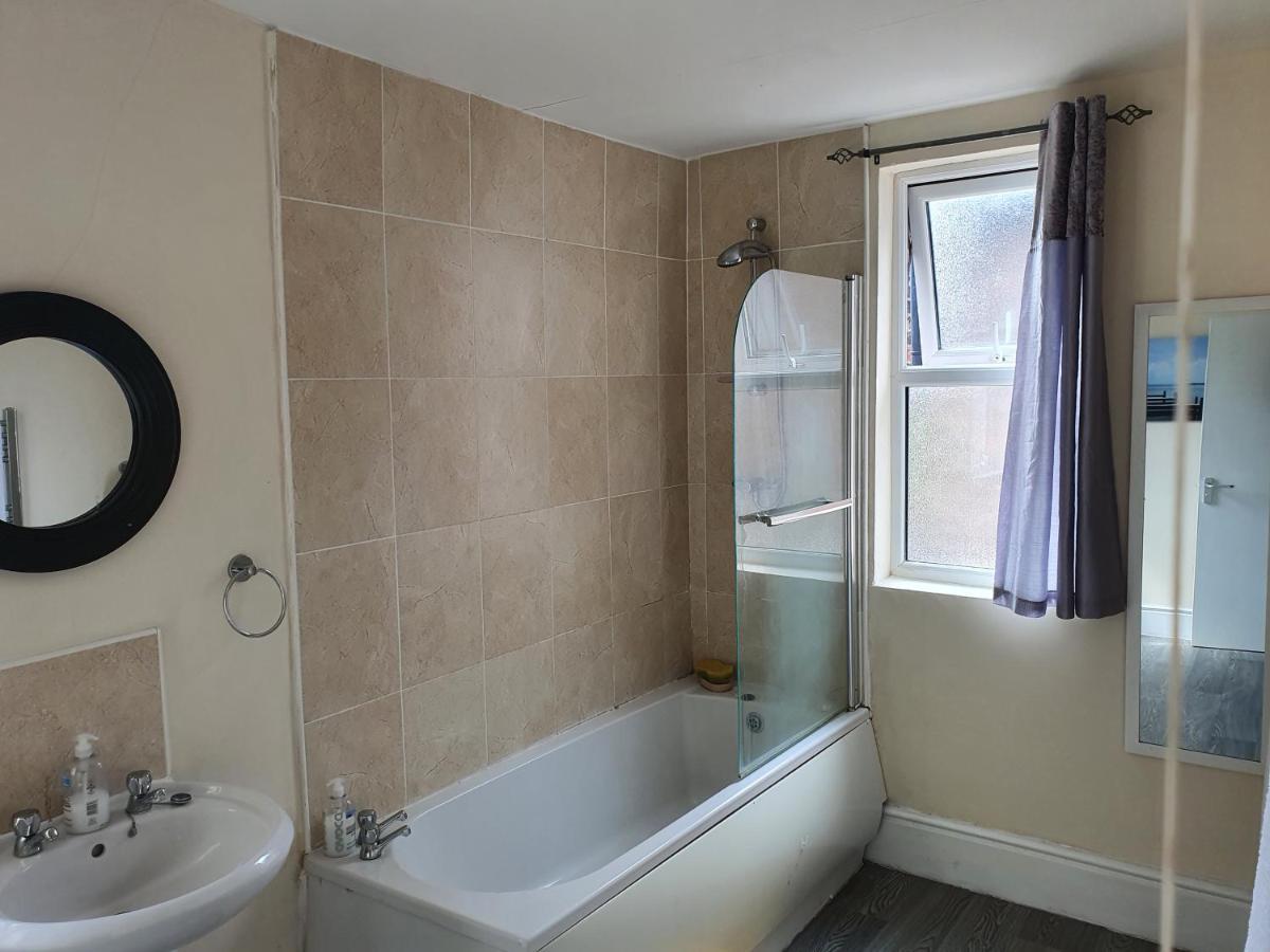 12 Person 6 Bedroom Self Catering House Liverpool Kültér fotó
