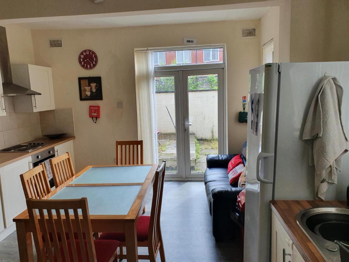 12 Person 6 Bedroom Self Catering House Liverpool Kültér fotó
